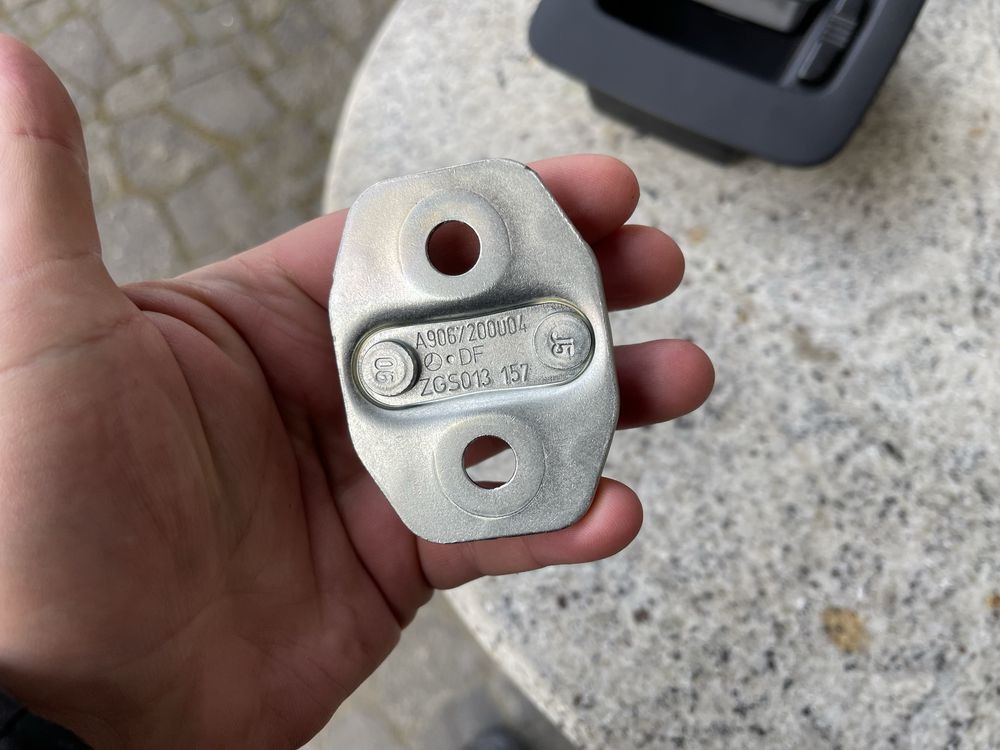 Ручка замок задніх дверей Mercedes Sprinter W907 W910