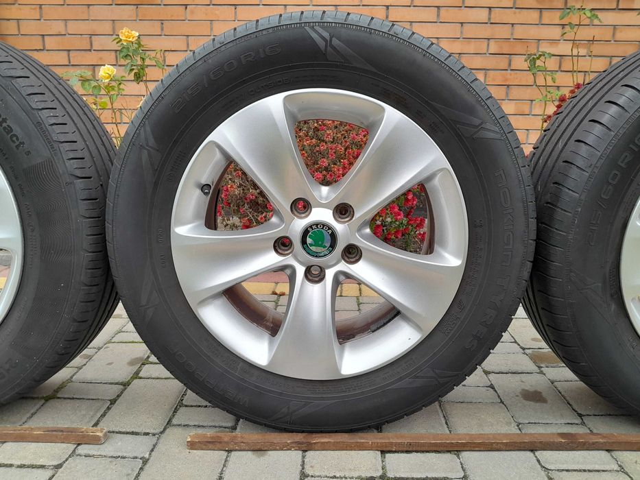 диски Skoda r16 5x112 j7 et45 dia 57.1 літні шини 215 60 nokian 2020р