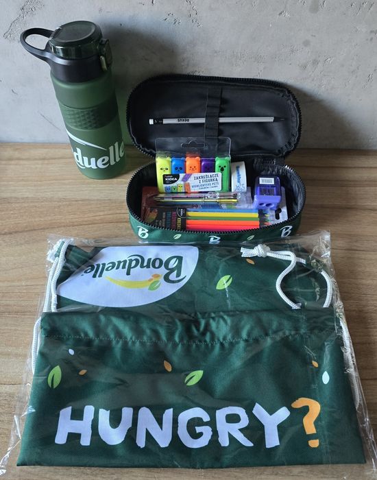 Zestaw szkolny - worek, piórnik z wyposażeniem,  bidon