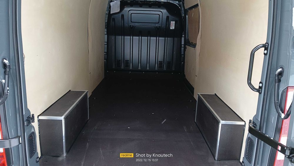 Renault Master L3H2 -Standardowa zabudowa busa KNAUTECH