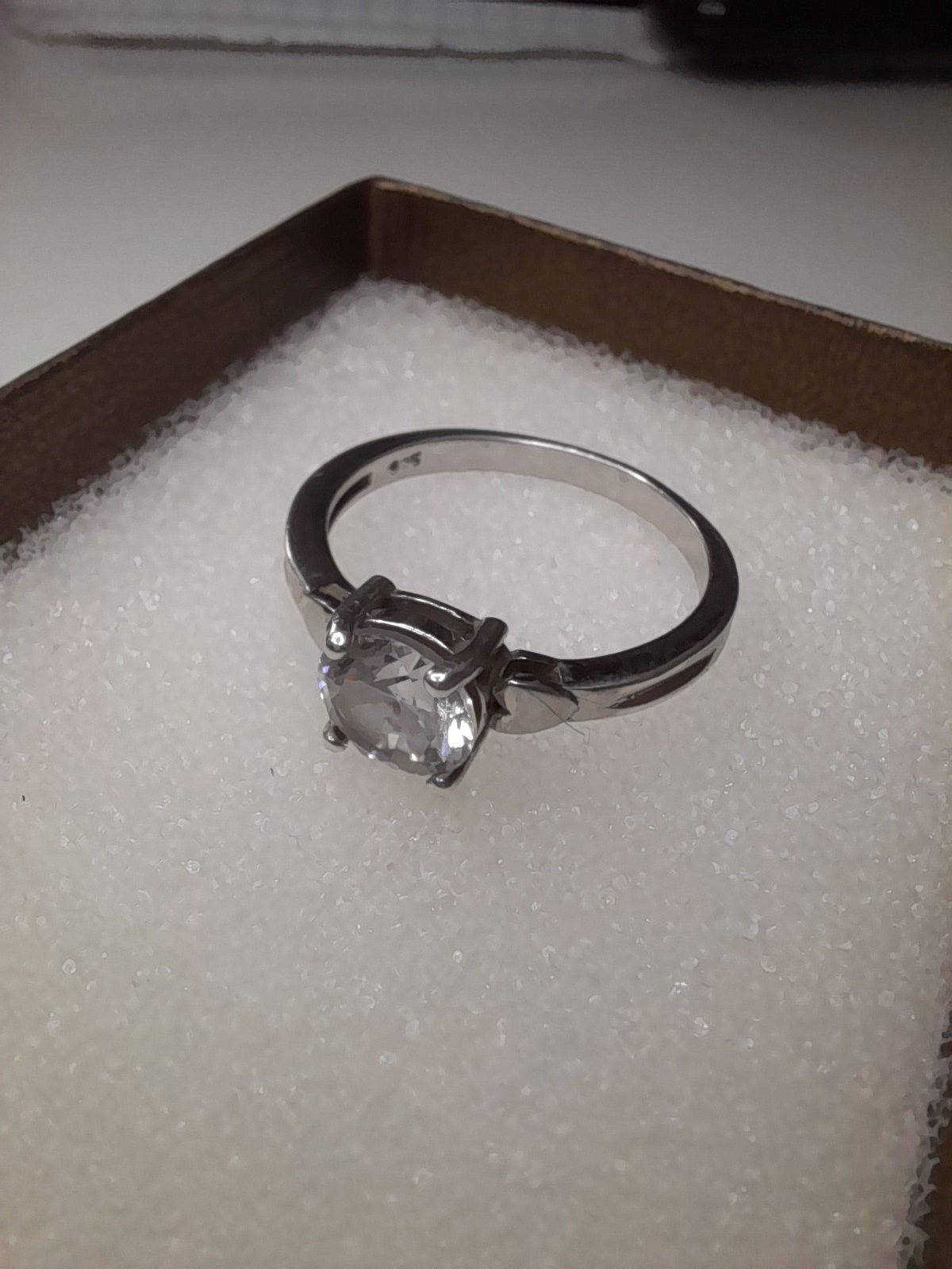 Srebrny pierścionek białe oczko srebro zaręczynowy 925