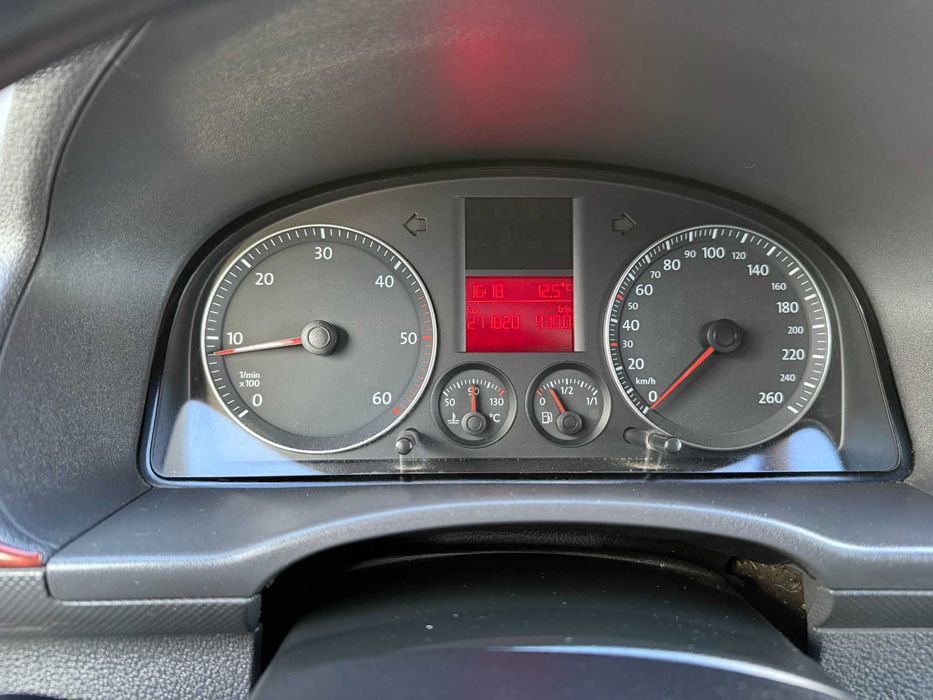 Продам VOLKSWAGEN Caddy пас 2004 1.9d механiка