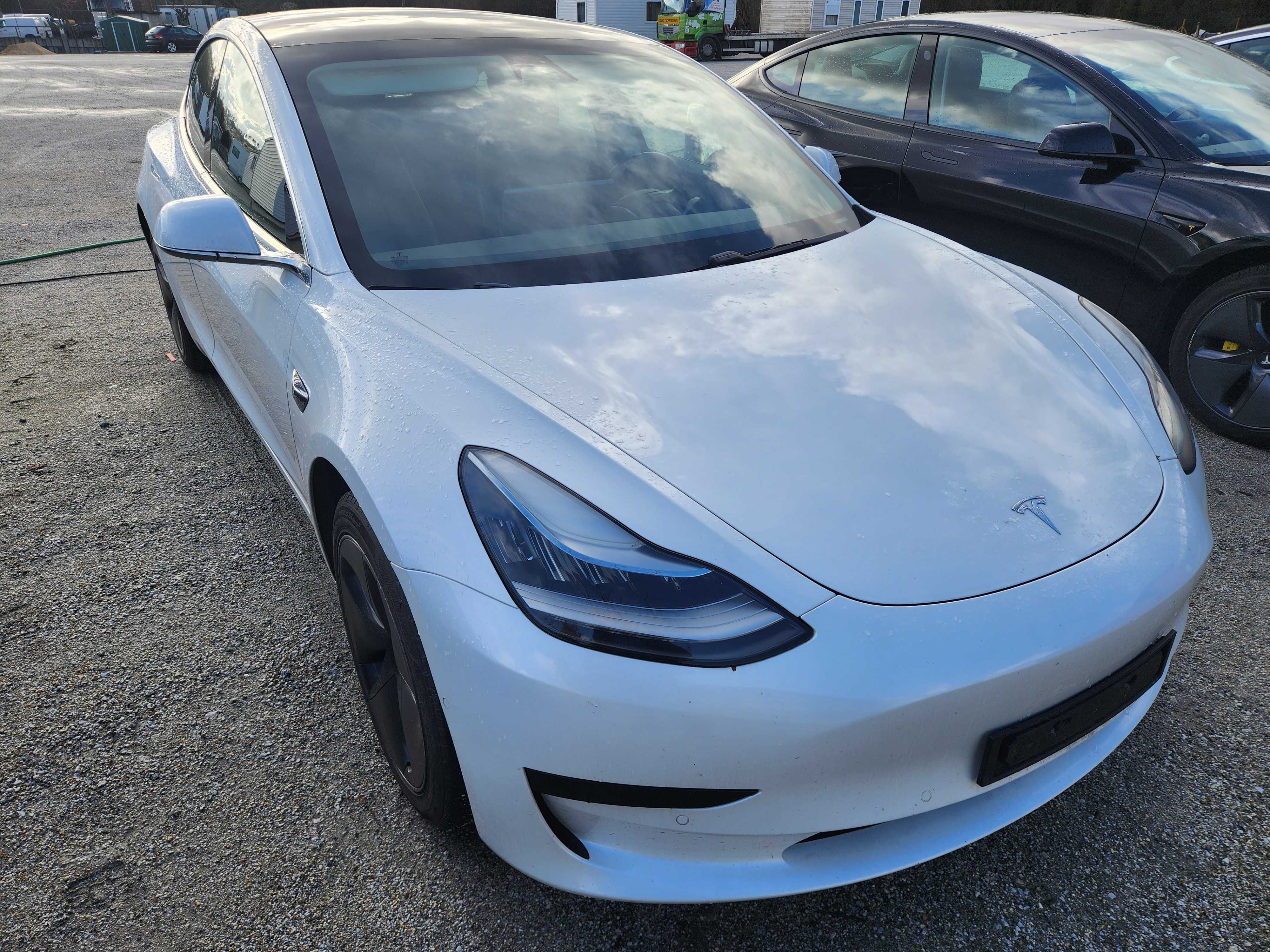 Tesla Model 3 standard range plus