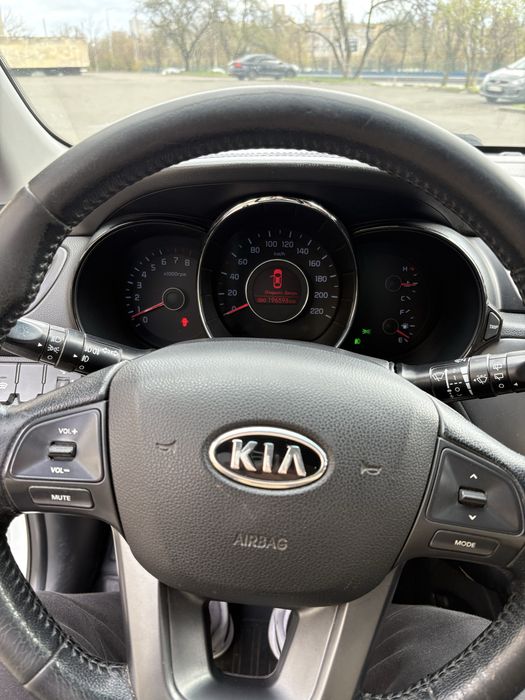 Продам KIA RIO (хетчбек, 2012 р.)