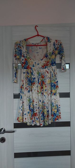 Sukienka w kwiaty xs xxs rękaw 3/4 river island