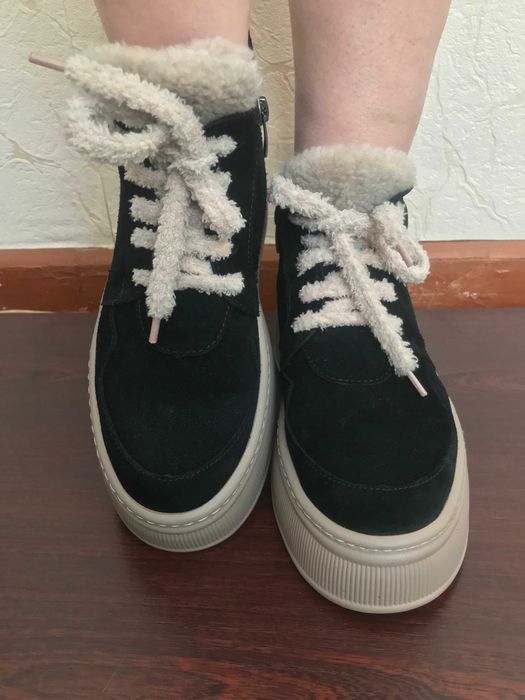 Продам женские зимние ботинки