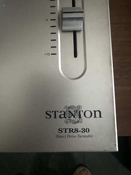 2 gira discos Stanton STR8-30