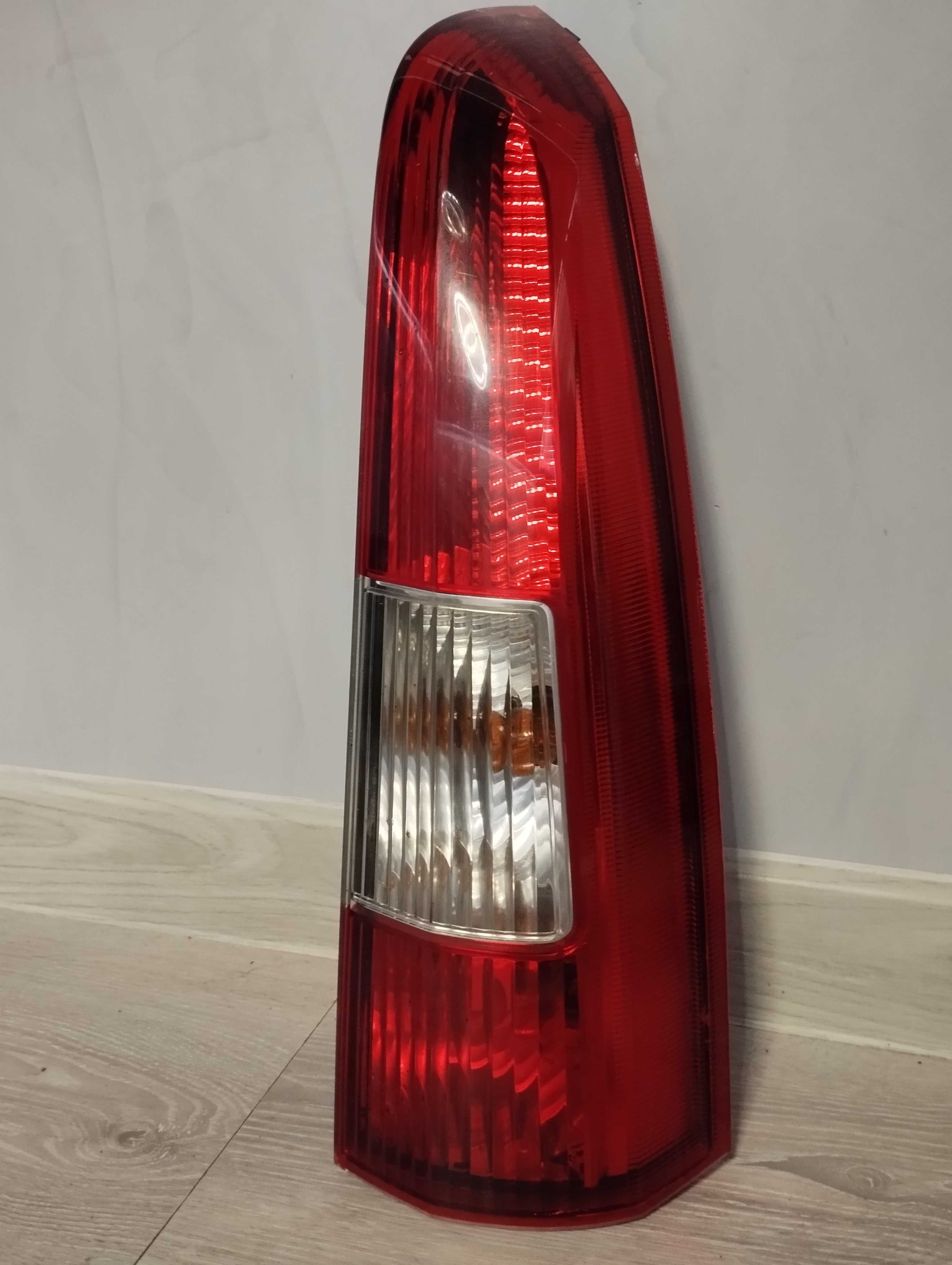 Lampa Volvo V70  górna prawa tylna prawy tyl ]