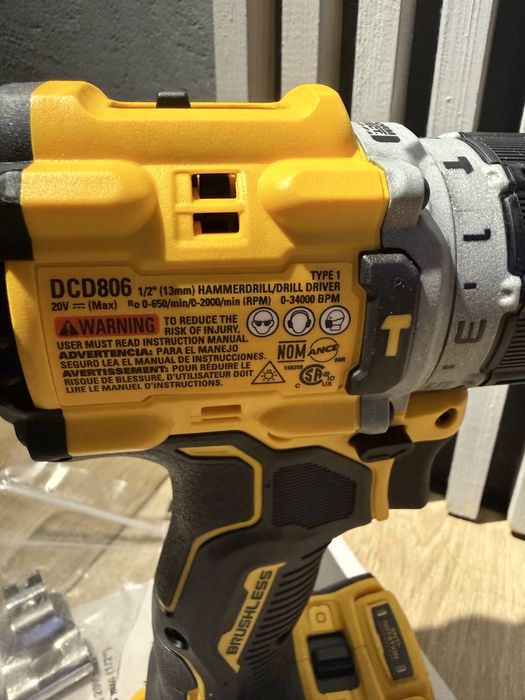 Шуруповерт Dewalt DCD806 "Anti-rotation"