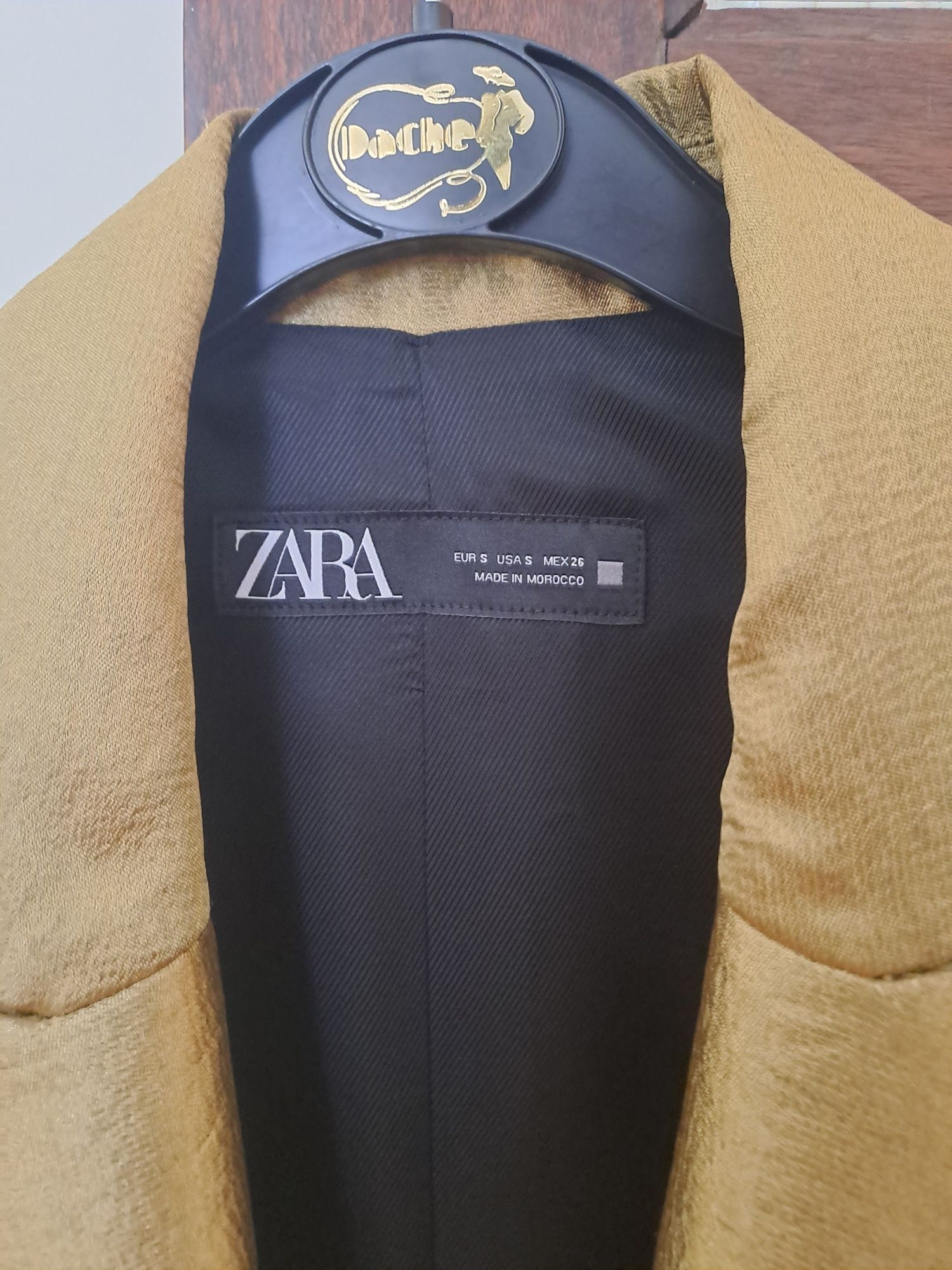 Blaser dourado Zara