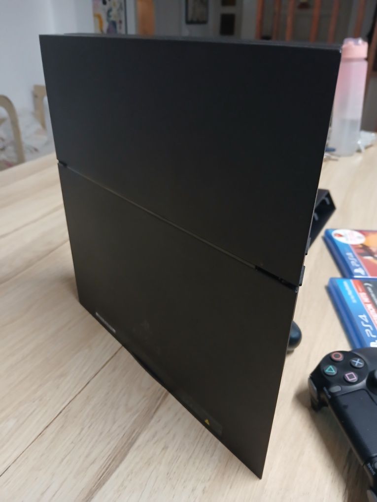 Playstation ps4 com 2 comandos