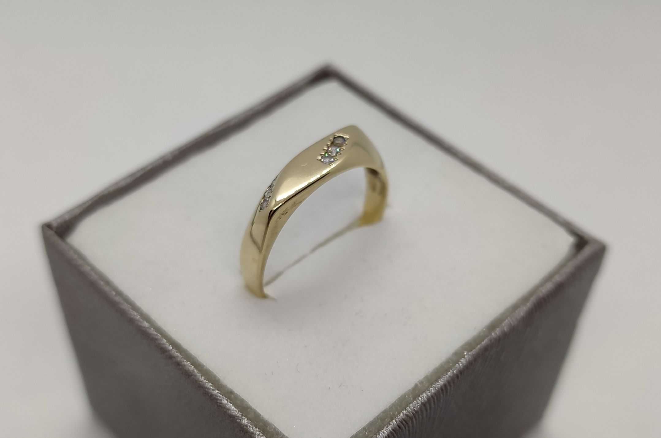 Złoty pierścionek z cyrkoniami 2,71g p585 r.19 / LID złoto