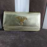 Гаманець Prada золотистого кольору