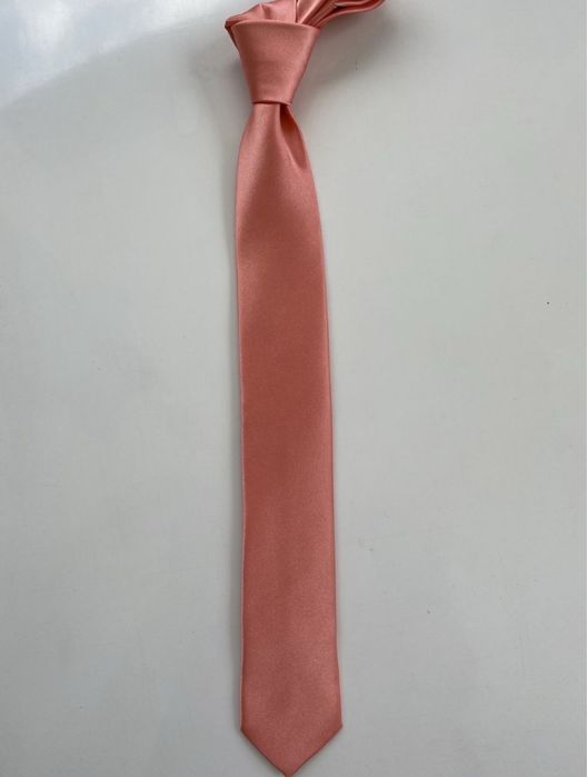 Krawat męski nowy 6,5 cm szerokość kolor róż nie używany