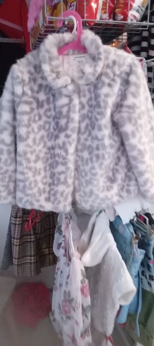 Шубки для дівчаток5,6 років
