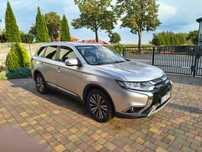 Mitsubishi outlander, skóry, 2,4 4x4, 7 osób, czujniki martwego pola