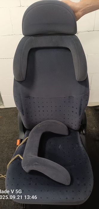 Fotele padaźera SEAT ALHABRA