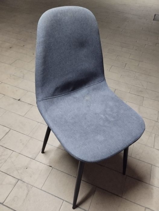 Conjunto de 4 cadeiras modernas em tecido cinzento