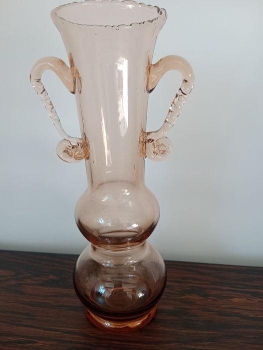 Wazon szklany z czasów PRL