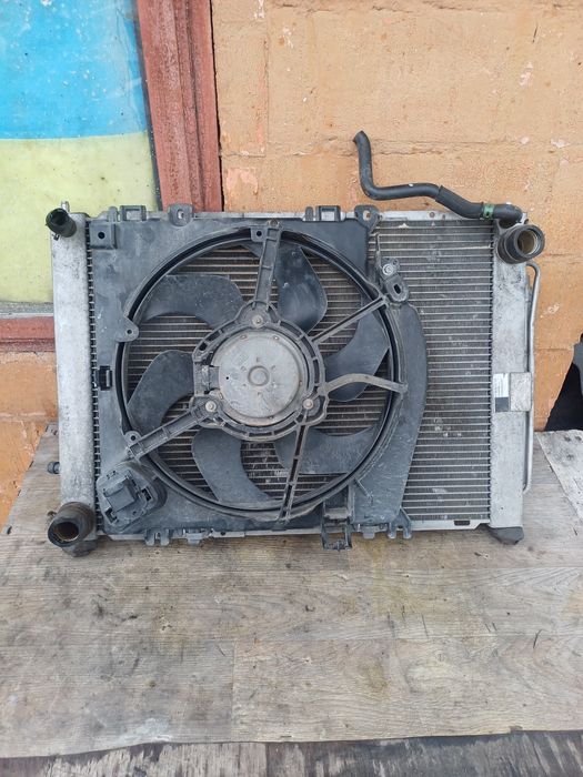 Renault clio 3 05-12r 1.5 DCI радіатор охолодженя з кондиціонером