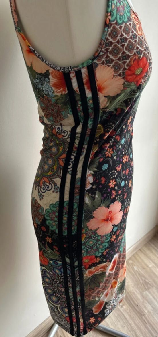 Adidas sukienka w kwiaty  orientalny wzór Jardim Agharta BR5130, 34 36