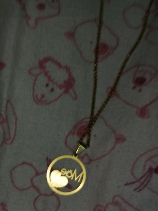 Fio dourado com palavra Mãe e Coracao