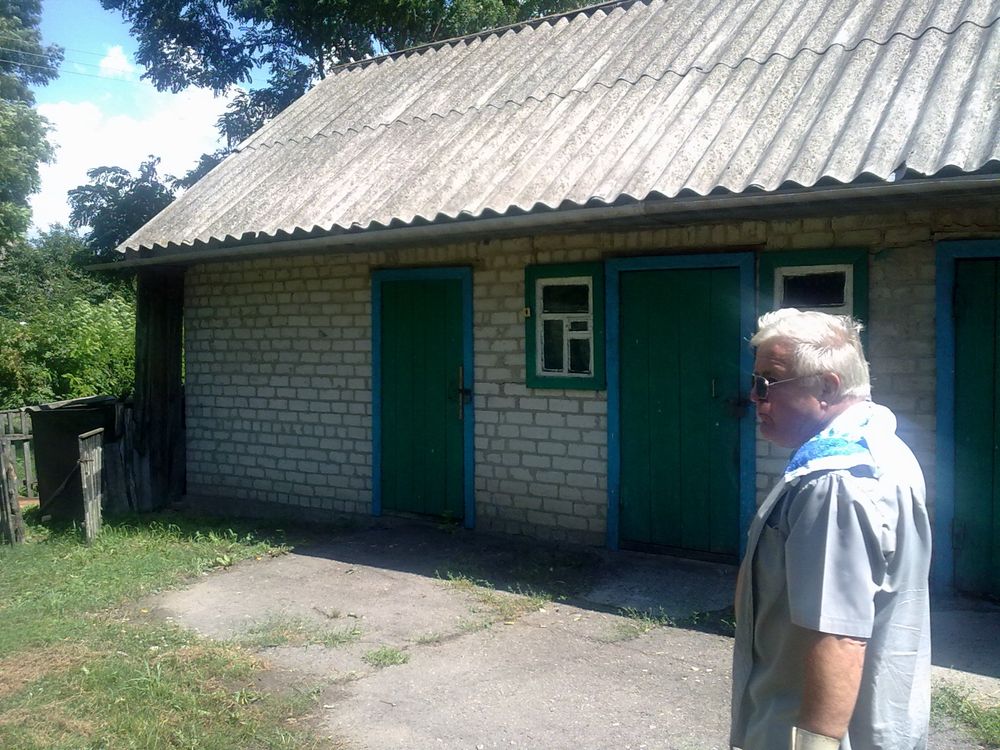 Житловий будинок у селі з земельною ділянкою