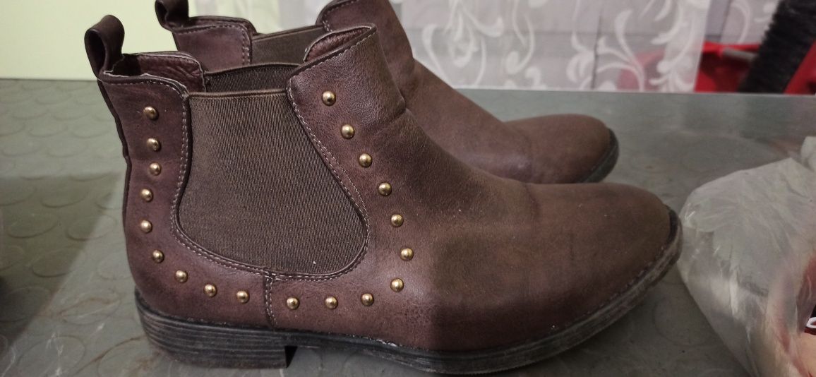 Buty noszone jeden