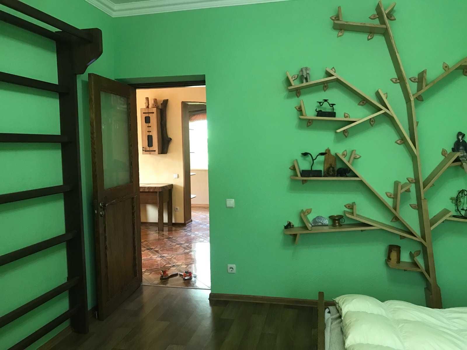 Продам ДОМ . ст.МЕТРО Защитников Украины. 80 м.кв.