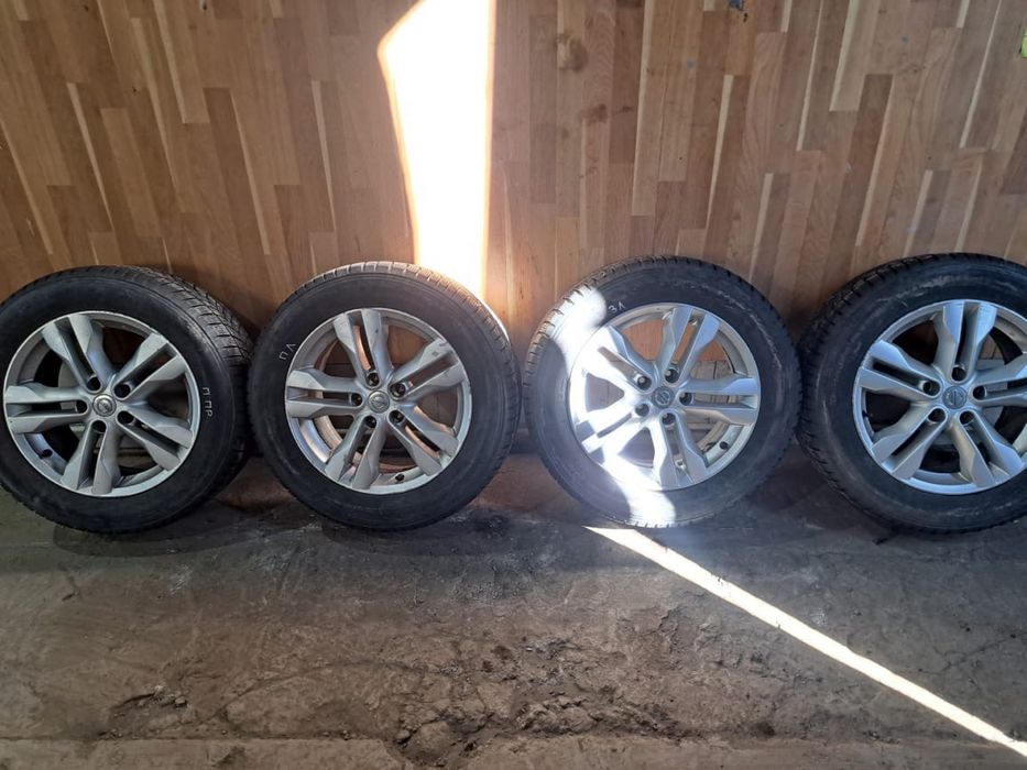 Машина nissan x-trail