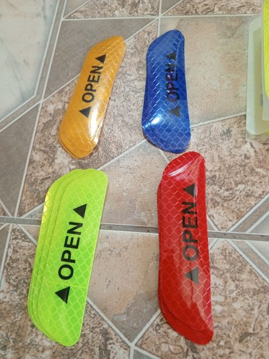 Наклейки безпеки на двері