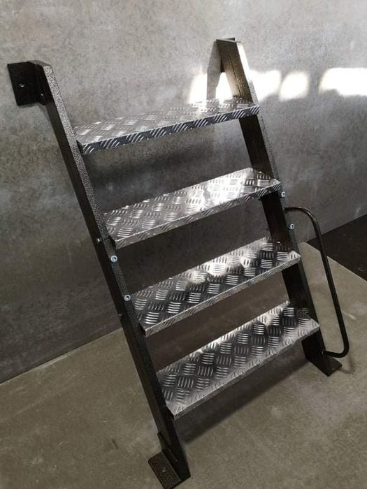 Drabina metalowa do piwnicy, schody