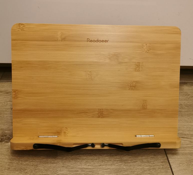 Bambusowy stojak na książki