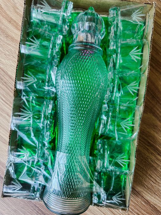 Набір кришталевий графін та 12 чарок. Новий, ні разу не вживаний.