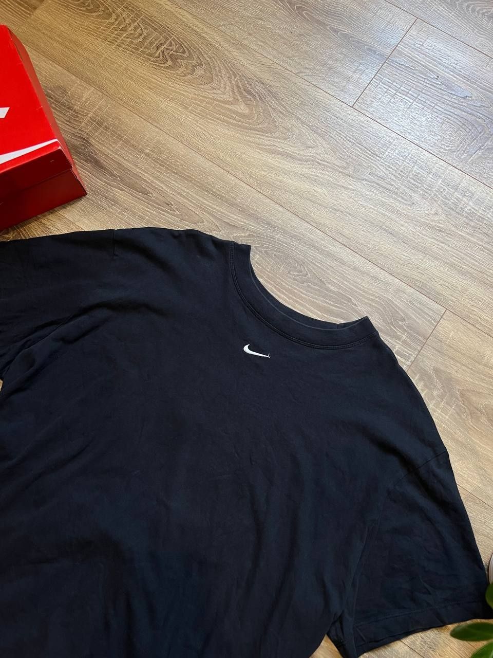 Чорна футболка Nike center swoosh