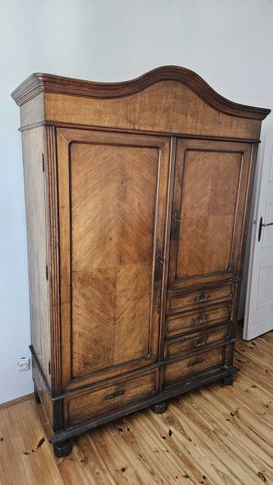 Szafa zabytkowa z litego drewna