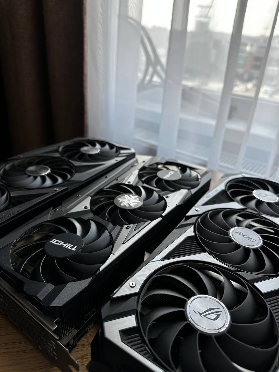 Rtx 3080-10gb / 3080ti 12gb.