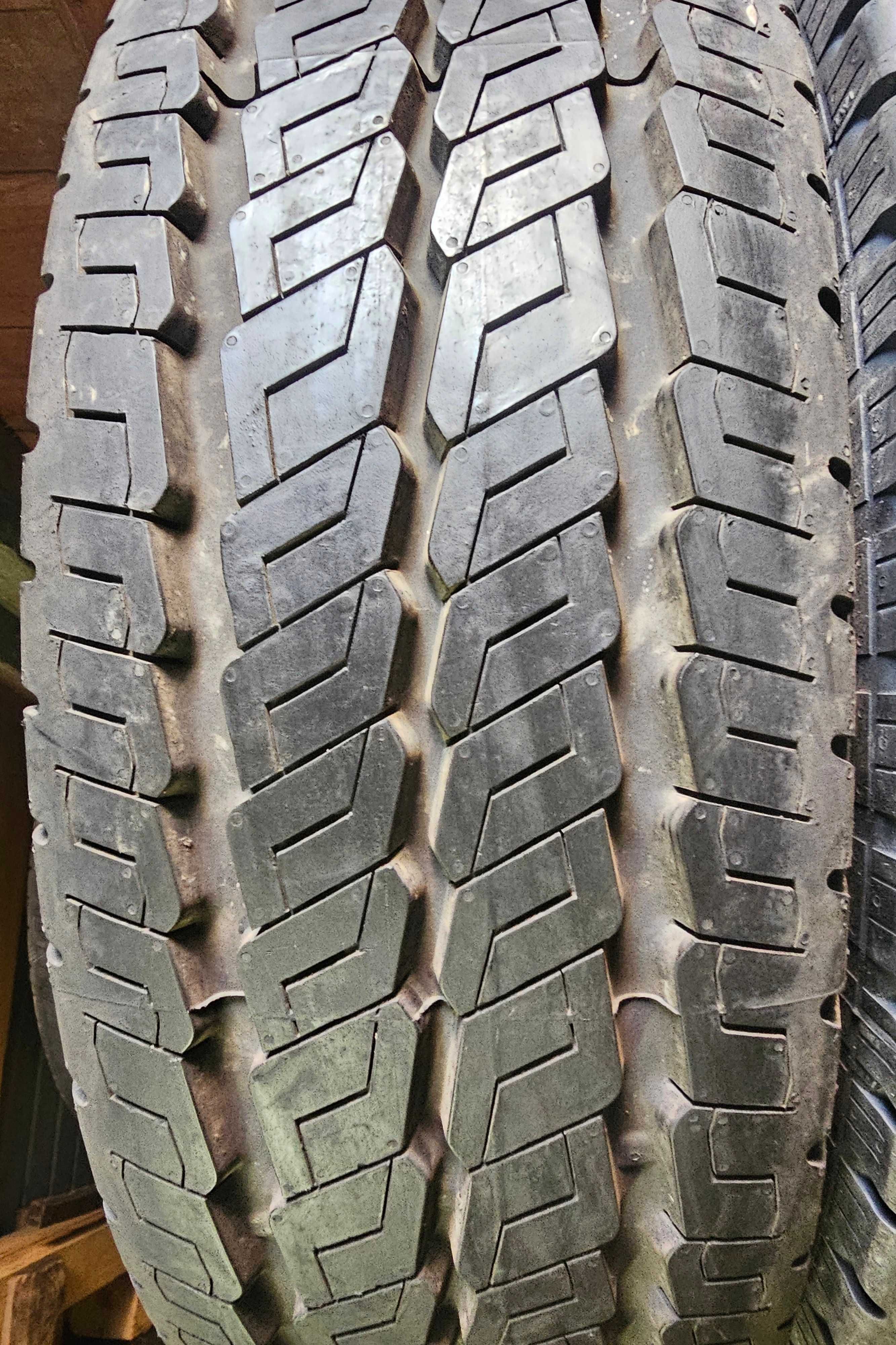 225/75R16C Continental Vanco Camper Demo Lato