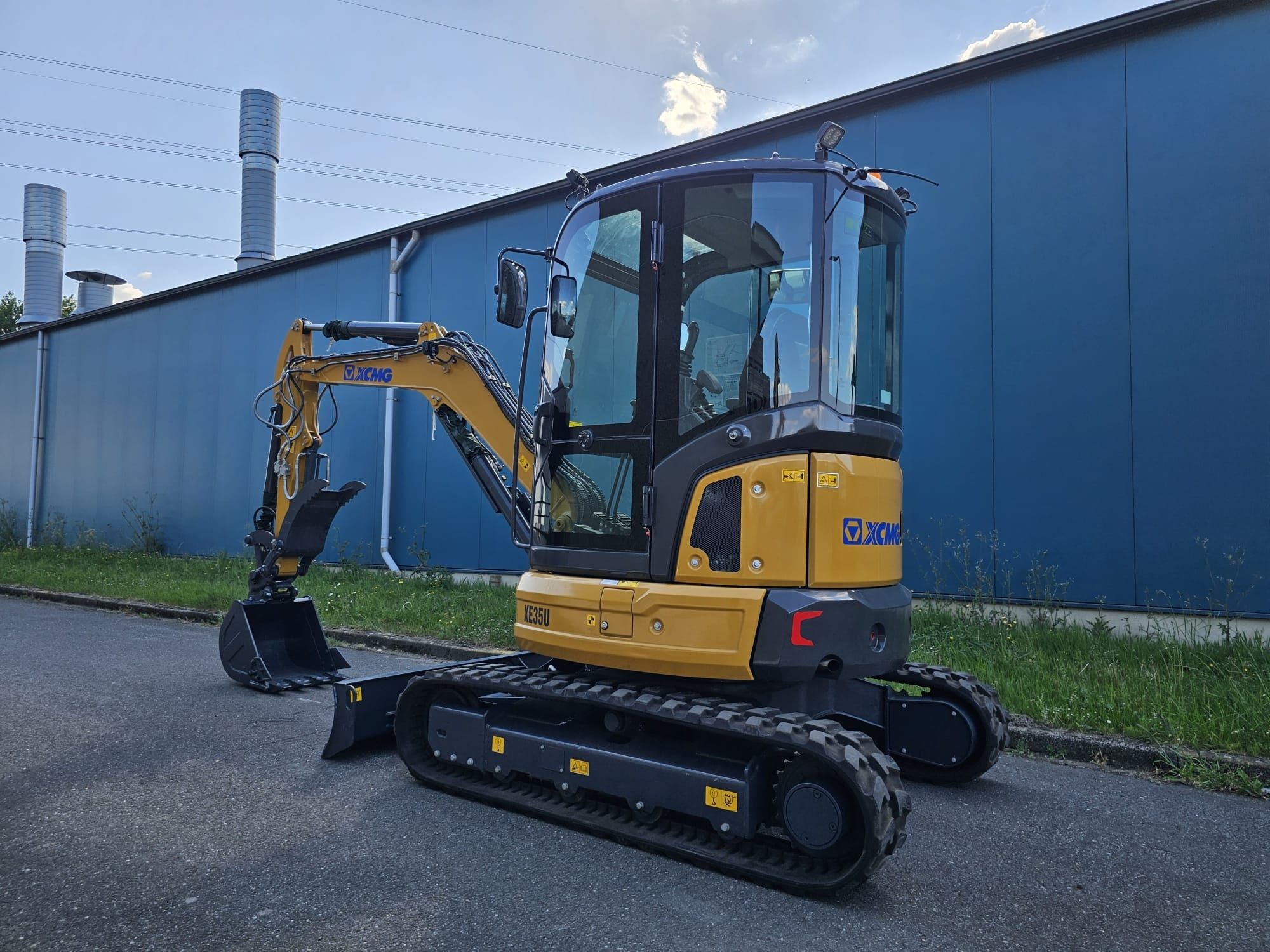 Mini giratória escavadora com 4100kg ano 2025