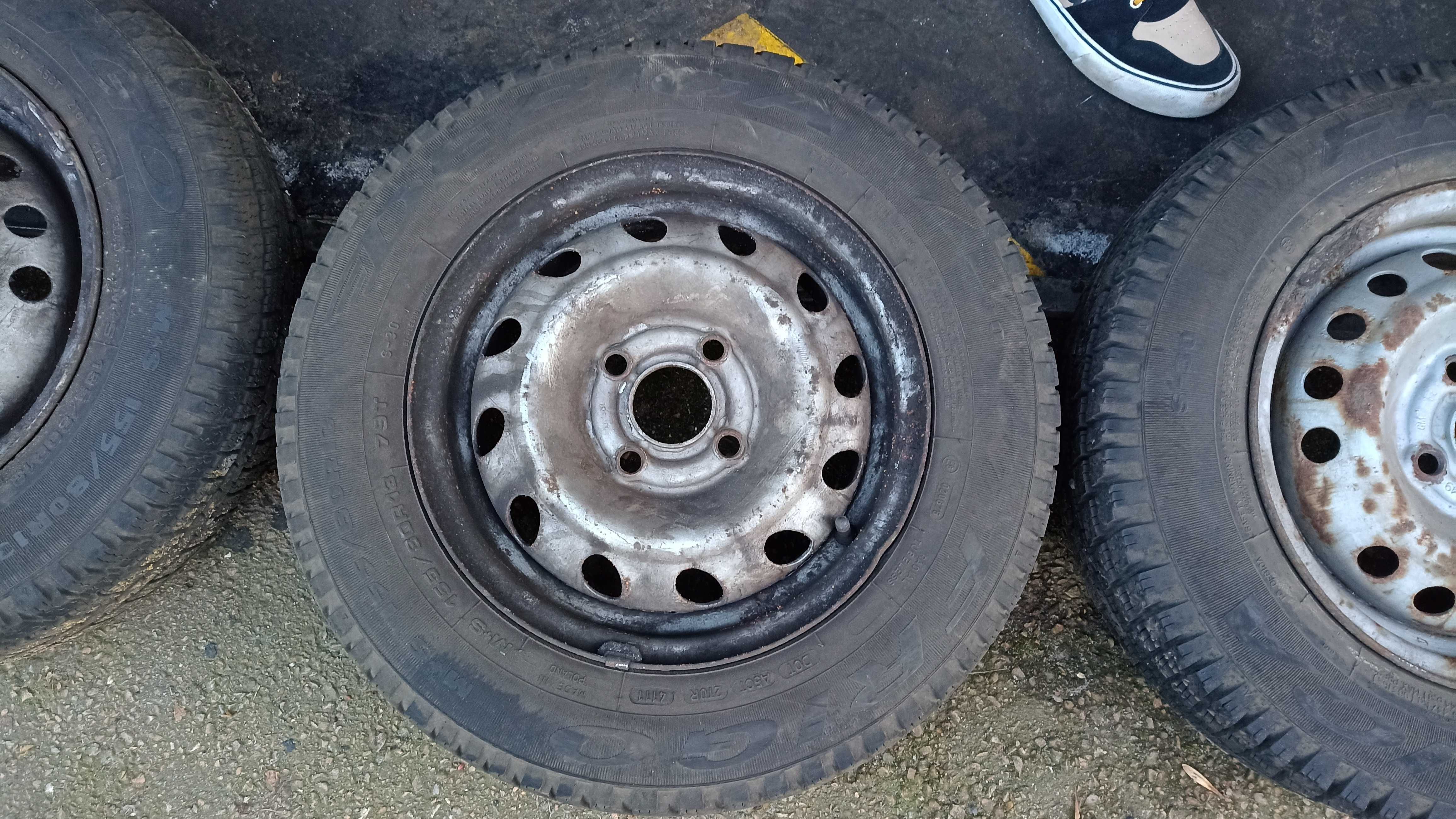 opony zimowe komplet Dębica Frigo 155/80 R13 z 2011, razem z felgami