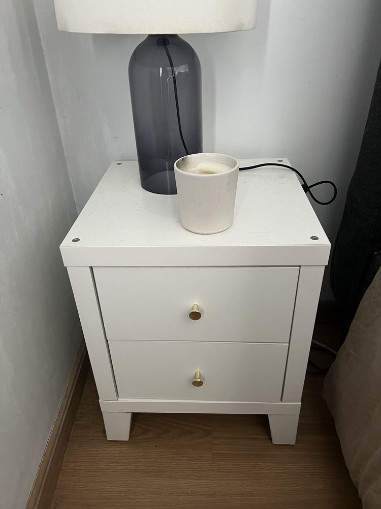 Vendo duas mesas de cabeira ikea