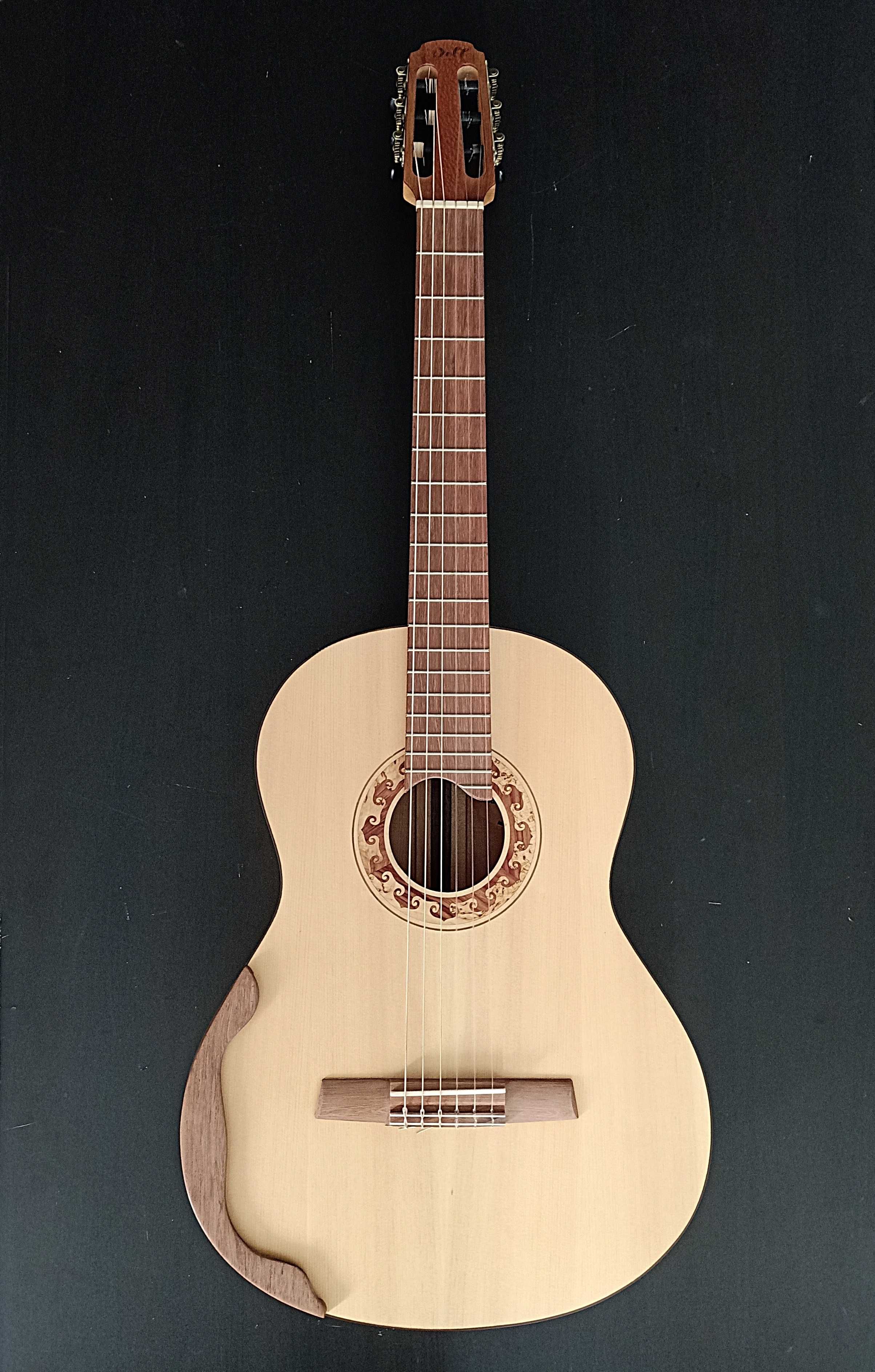 Guitarra clássica Doff 011-C maciça ácer / abeto