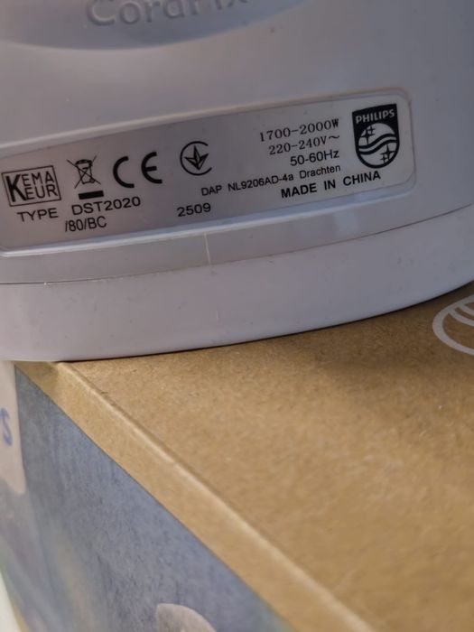 Nowe żelazko parowe Philips z serii 2000, model DST2010/40