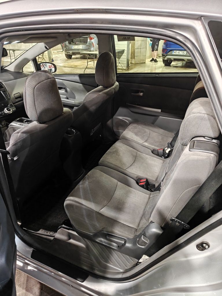Toyota PRIUS PLUS taxi wynajem