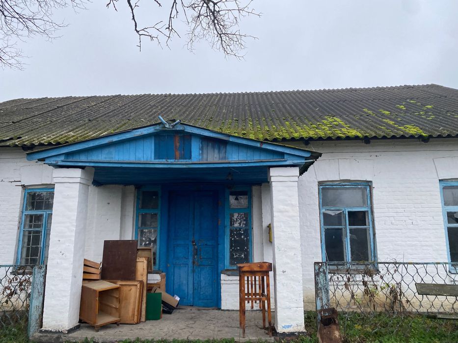 Нежитлове приміщення під офіс/ супермаркет в центрі села