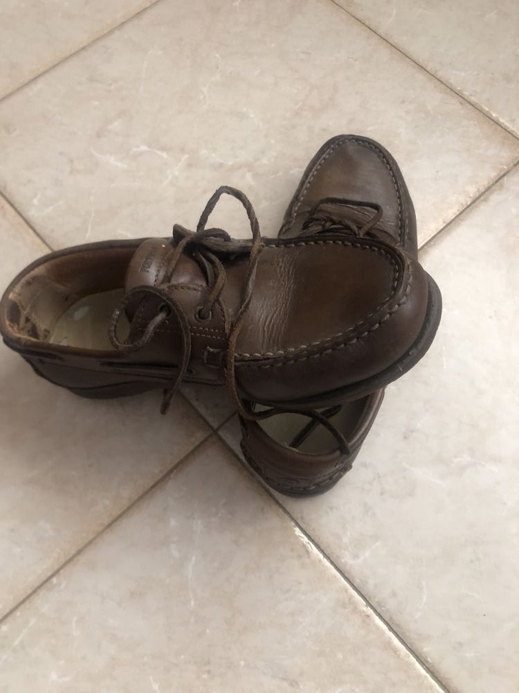 Sapatos de vela castanhos
