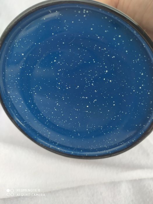 Pequena cafeteria em esmalte em estado novo