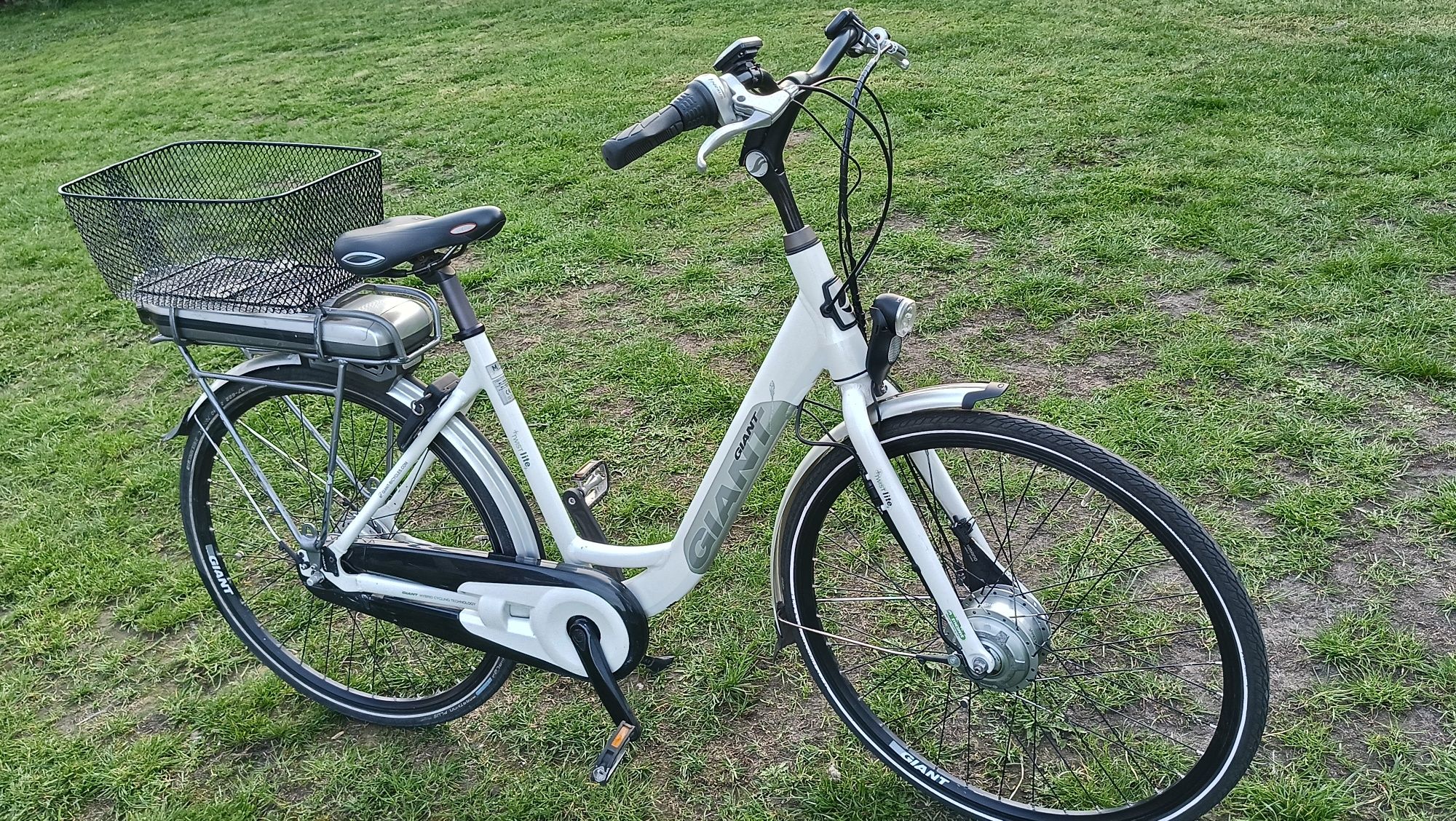 GIANT z napędem elektrycznym rower miejski