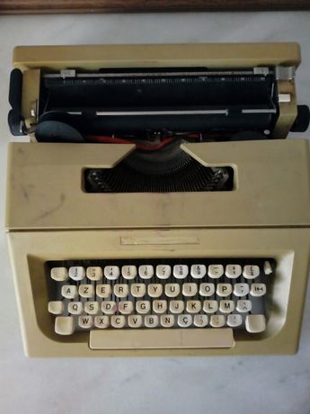 Maquina de escrever olivetti vintage "