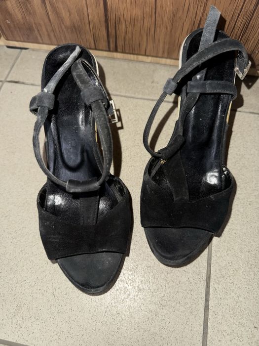 Чорні жіночі босоніжки